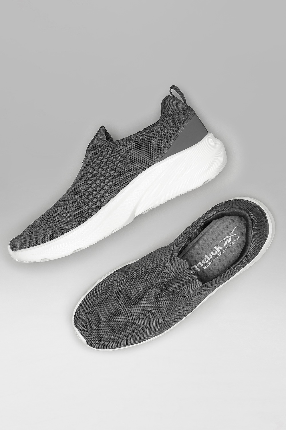 Reebok ASTROFOAM AURO - Men Grey Walking Shoes