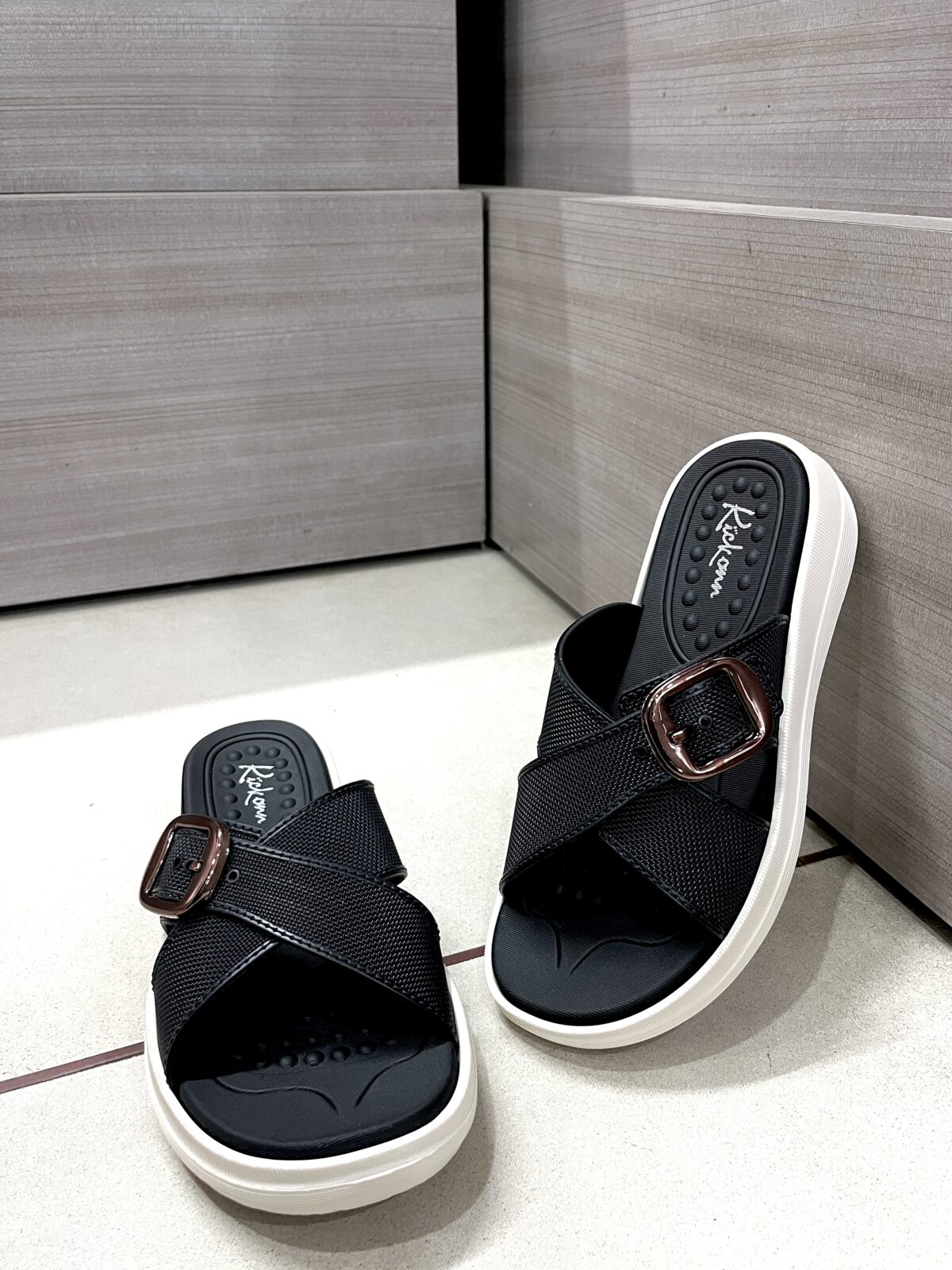 Kickonn Women Black cross-strap platform sandal