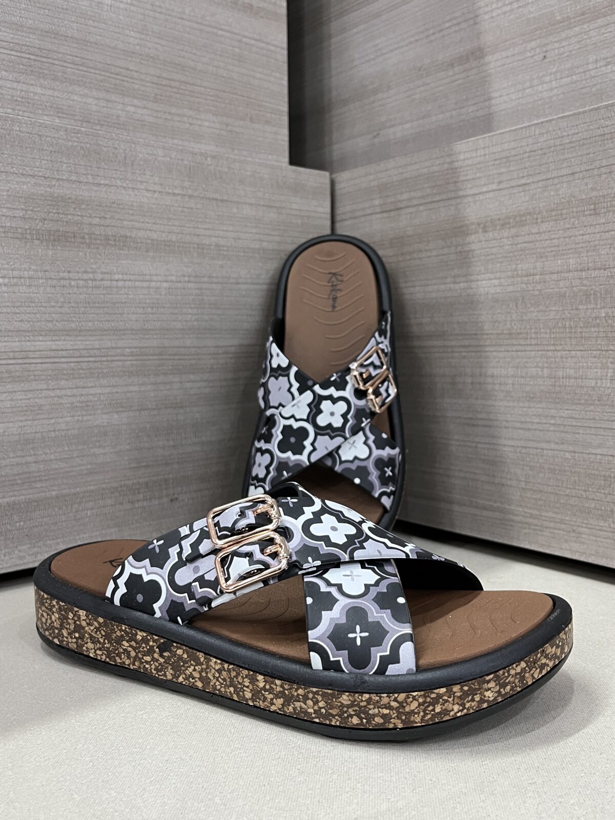 IMG_5138 KICKONN WOMEN BLACK CROSS-STRAP PLATFORM SANDAL